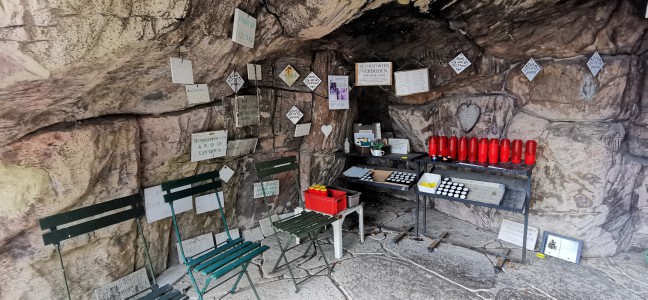  ﻿La grotte de Lourdes à Houppe.